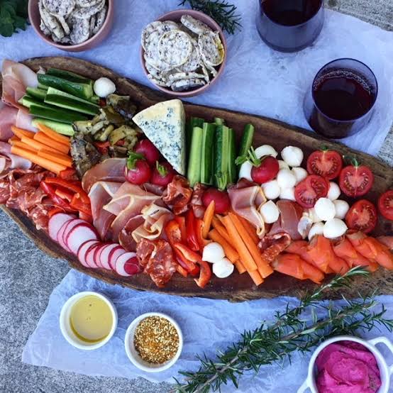 Springtime Charcuterie Delights: Creating a Seasonal Snack Board with Kabana